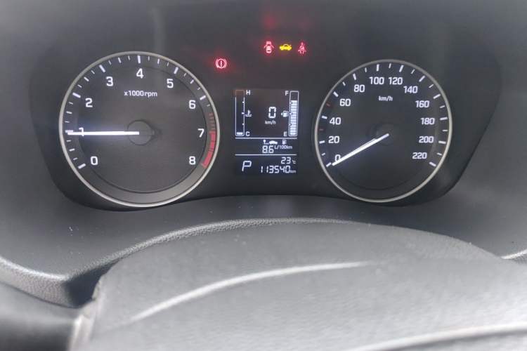 Used Hyundai ix25 2015 1.6L Automatic Two-Wheel Drive Smart GLS Trim Odometer Close Up
