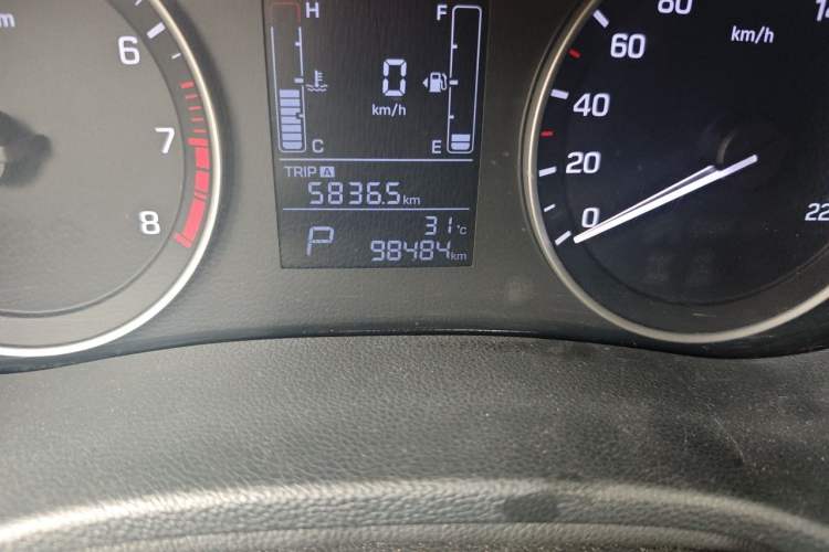 Used Hyundai ix25 2015 1.6L Automatic Two-Wheel Drive Smart GLS Trim Odometer Close Up