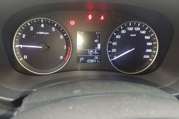 Used Hyundai ix25 2015 1.6L Automatic Two-Wheel Drive Smart GLS Trim Odometer Close Up