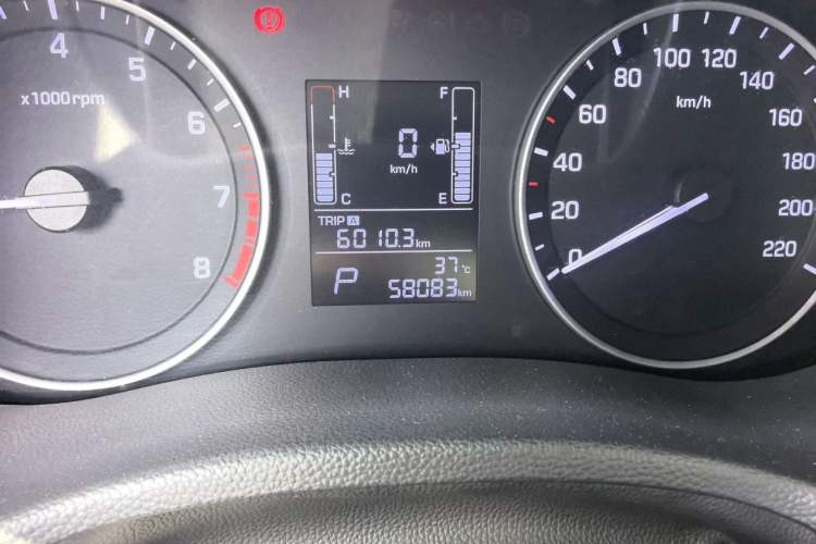 Used Hyundai ix25 2015 1.6L Automatic Two-Wheel-Drive Deluxe DLX Model Odometer Close Up