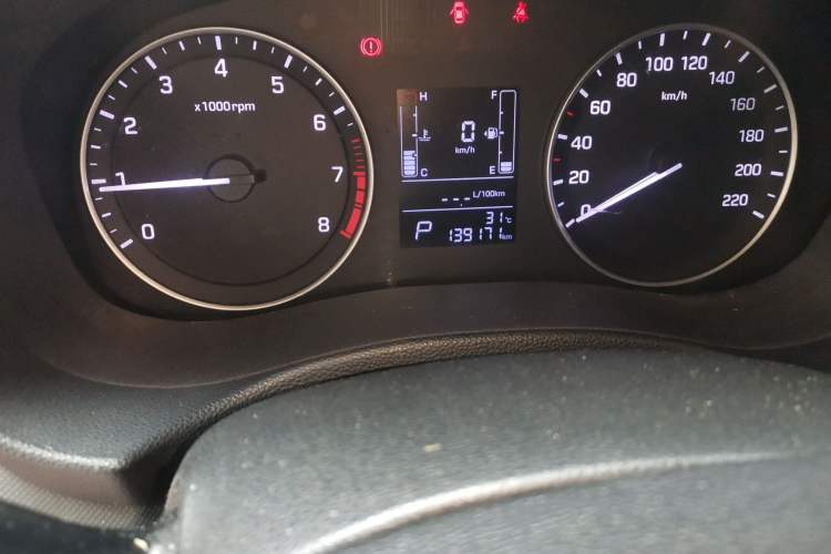 Used Hyundai ix25 2015 1.6L Automatic Two-Wheel Drive Smart GLS Trim Odometer Close Up