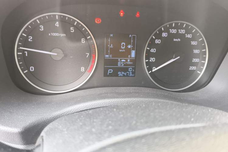 Used Hyundai ix25 2015 1.6L Automatic Two-Wheel-Drive Deluxe DLX Model Odometer Close Up