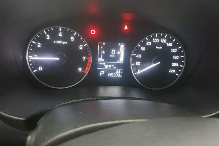 Used Hyundai ix25 2015 1.6L Automatic Two-Wheel Drive Smart GLS Trim Odometer Close Up