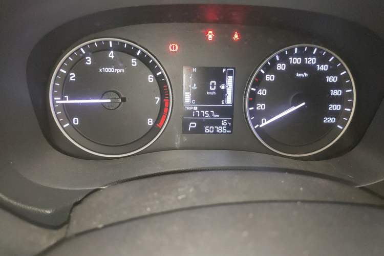 Used Hyundai ix25 2015 1.6L Automatic Two-Wheel Drive Smart GLS Trim Odometer Close Up