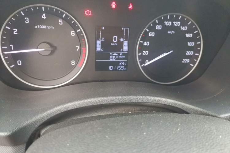 Used Hyundai ix25 2015 1.6L Manual Two-Wheel Drive Fashionable GS Model Odometer Close Up
