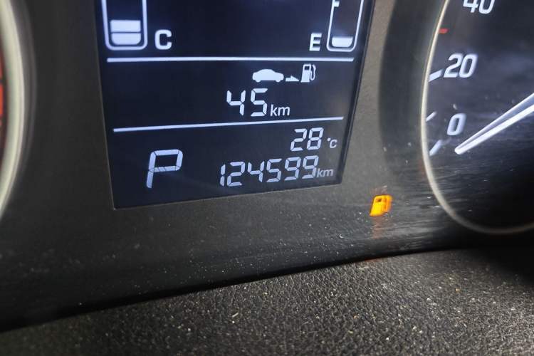 Used Hyundai ix25 2015 1.6L Automatic Two-Wheel Drive Smart GLS Trim Odometer Close Up