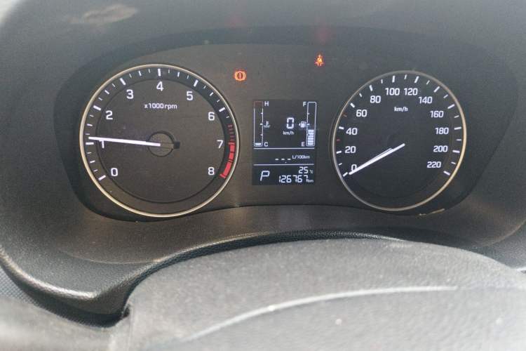 Used Hyundai ix25 2015 1.6L Automatic Two-Wheel Drive Smart GLS Trim Odometer Close Up