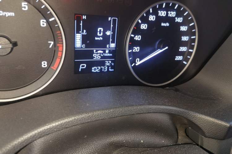 Used Hyundai ix25 2015 1.6L Automatic Two-Wheel Drive Smart GLS Trim Odometer Close Up