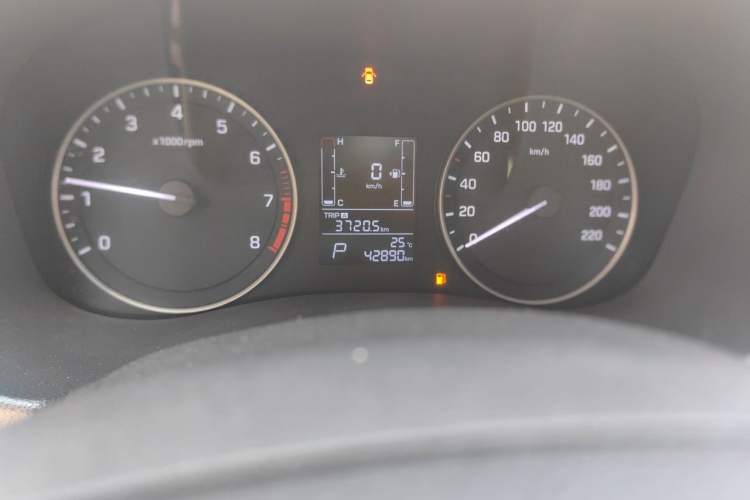Used Hyundai ix25 2015 1.6L Automatic Two-Wheel Drive Smart GLS Trim Odometer Close Up