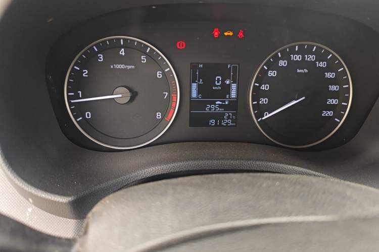 Used Hyundai ix25 2015 1.6L Manual Two-Wheel Drive Fashionable GS Model Odometer Close Up