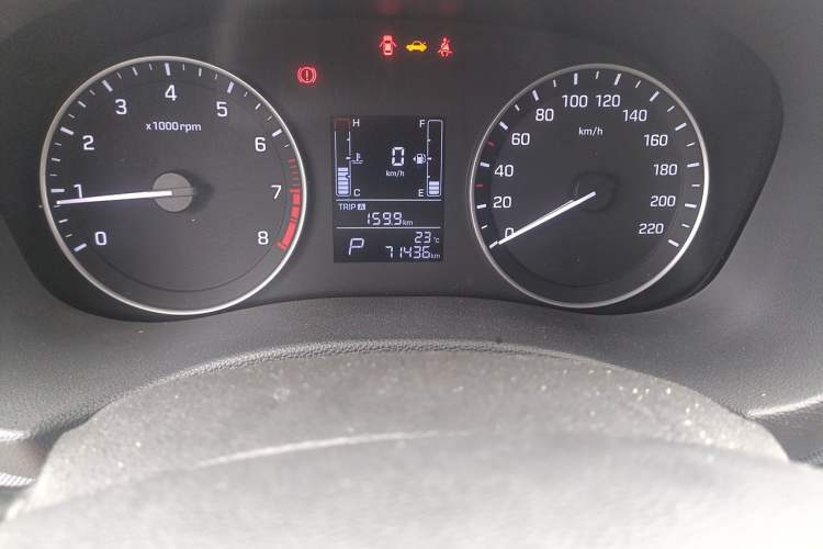 Used Hyundai ix25 2015 1.6L Automatic Two-Wheel-Drive Deluxe DLX Model Odometer Close Up