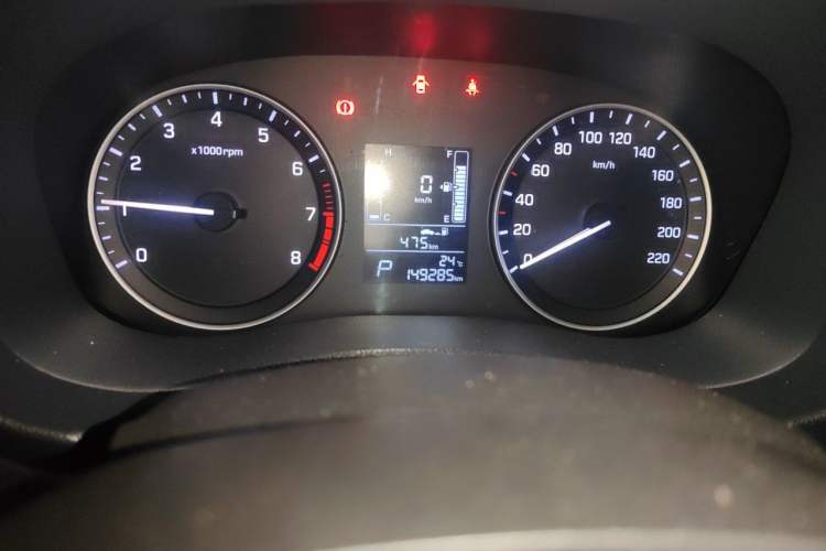 Used Hyundai ix25 2015 1.6L Automatic Two-Wheel-Drive Deluxe DLX Model Odometer Close Up