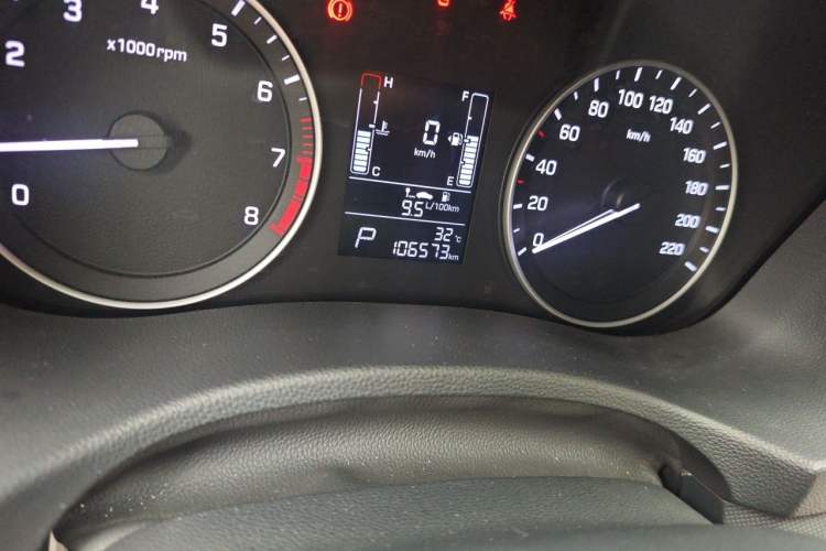 Used Hyundai ix25 2015 1.6L Automatic Two-Wheel Drive Smart GLS Trim Odometer Close Up