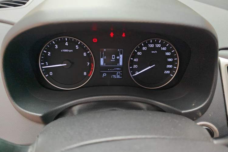 Used Hyundai ix25 2015 1.6L Automatic Two-Wheel Drive Smart GLS Trim Odometer Close Up