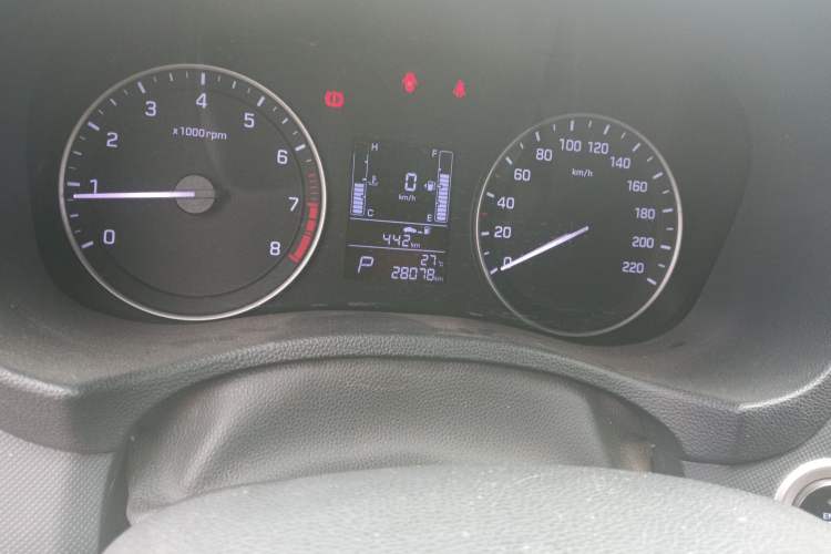Used Hyundai ix25 2015 1.6L Automatic Two-Wheel Drive Smart GLS Trim Odometer Close Up