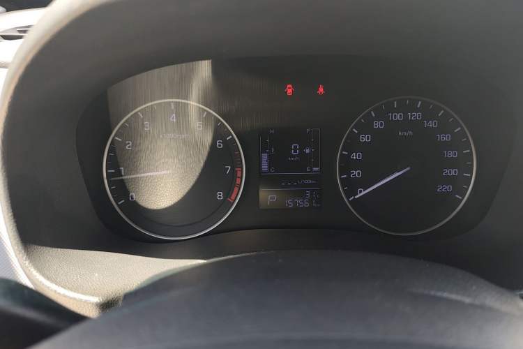 Used Hyundai ix25 2015 1.6L Automatic Two-Wheel Drive Smart GLS Trim Odometer Close Up