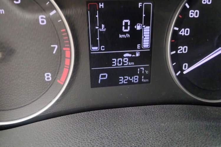 Used Hyundai ix25 2015 1.6L Automatic Two-Wheel-Drive Deluxe DLX Model Odometer Close Up
