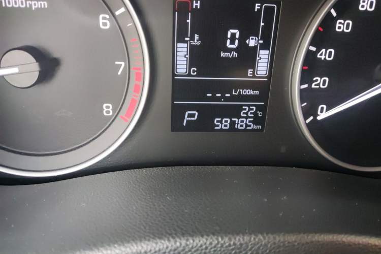 Used Hyundai ix25 2015 1.6L Automatic Two-Wheel Drive Smart GLS Trim Odometer Close Up