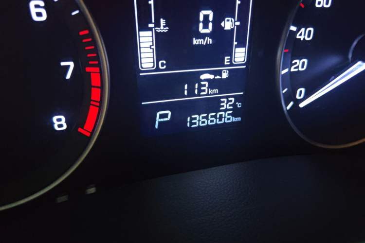 Used Hyundai ix25 2015 1.6L Automatic Two-Wheel Drive Smart GLS Trim Odometer Close Up