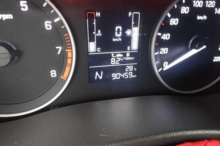 Used Hyundai ix25 2015 1.6L Automatic Two-Wheel-Drive Deluxe DLX Model Odometer Close Up
