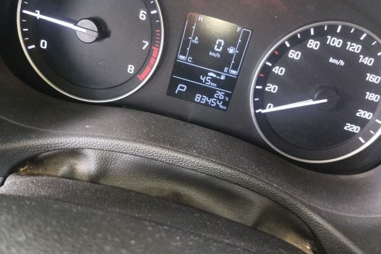 Used Hyundai ix25 2015 1.6L Automatic Two-Wheel Drive Smart GLS Trim Odometer Close Up