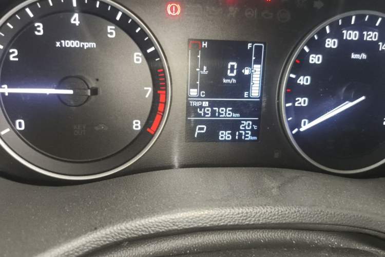 Used Hyundai ix25 2015 1.6L Automatic Two-Wheel Drive Smart GLS Trim Odometer Close Up