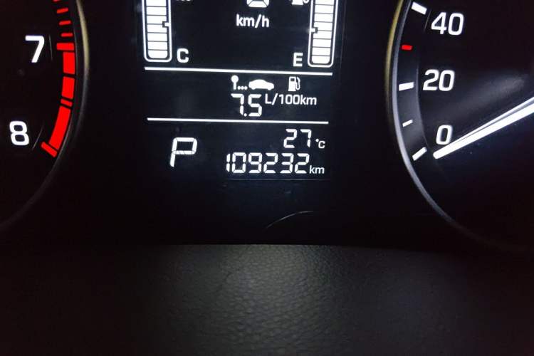 Used Hyundai ix25 2015 1.6L Automatic Two-Wheel Drive Smart GLS Trim Odometer Close Up