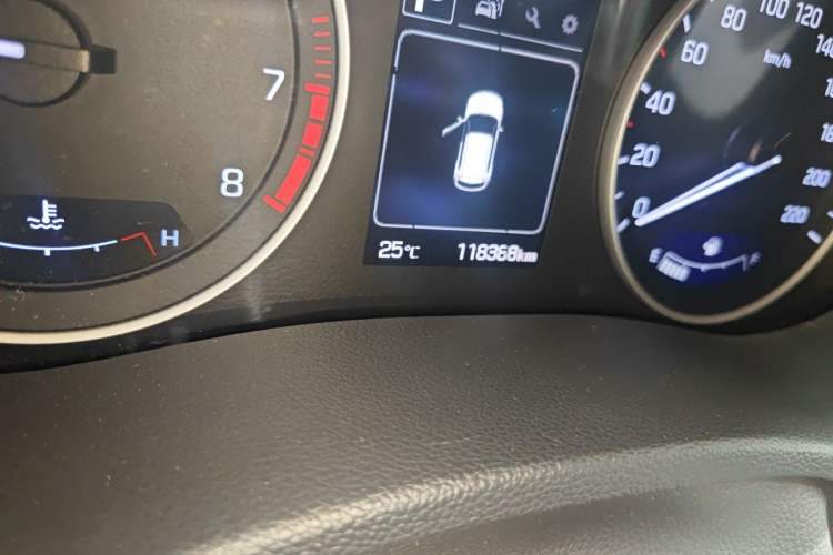 Used Hyundai ix25 2015 2.0L Automatic 4x4 Deluxe DLX Odometer Close Up
