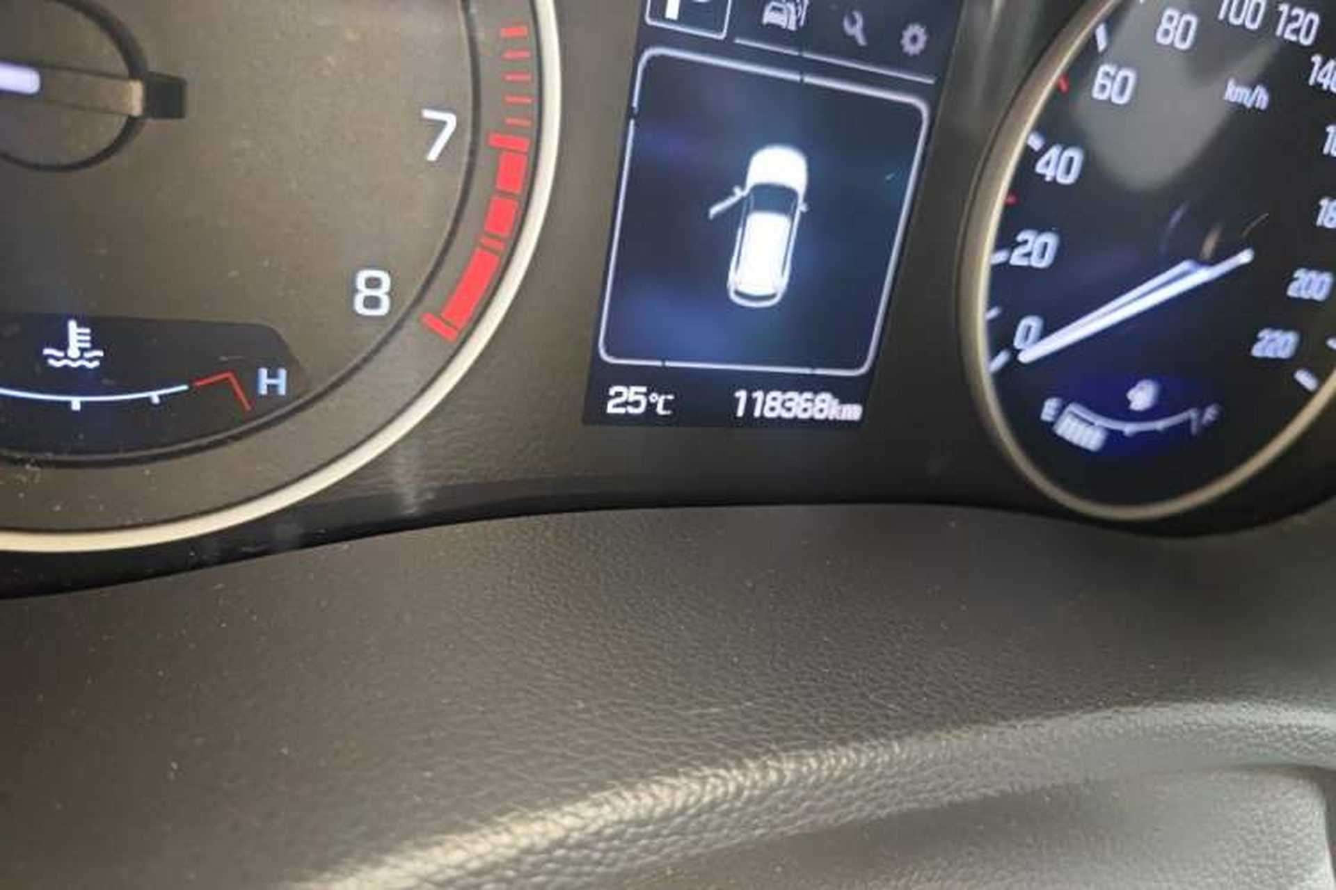 Used Hyundai ix25 2015 2.0L Automatic 4x4 Deluxe DLX Odometer Close Up
