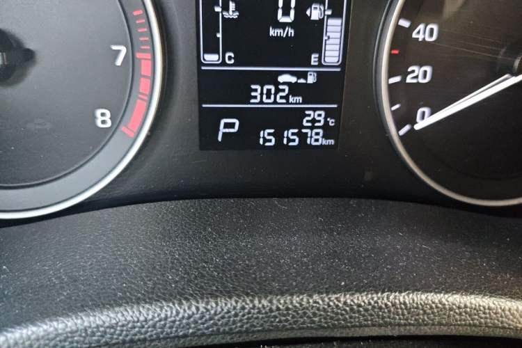 Used Hyundai ix25 2015 1.6L Automatic Two-Wheel Drive Smart GLS Trim Odometer Close Up