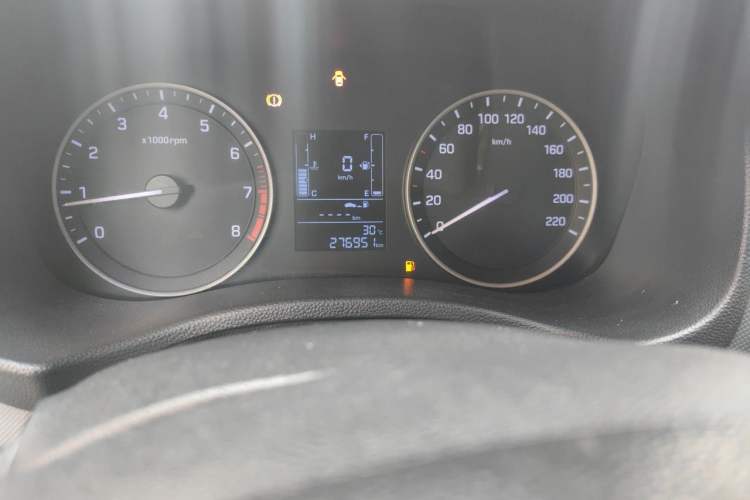 Used Hyundai ix25 2015 1.6L Manual Two-Wheel Drive Fashionable GS Model Odometer Close Up