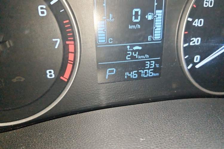 Used Hyundai ix25 2015 1.6L Automatic Two-Wheel Drive Smart GLS Trim Odometer Close Up