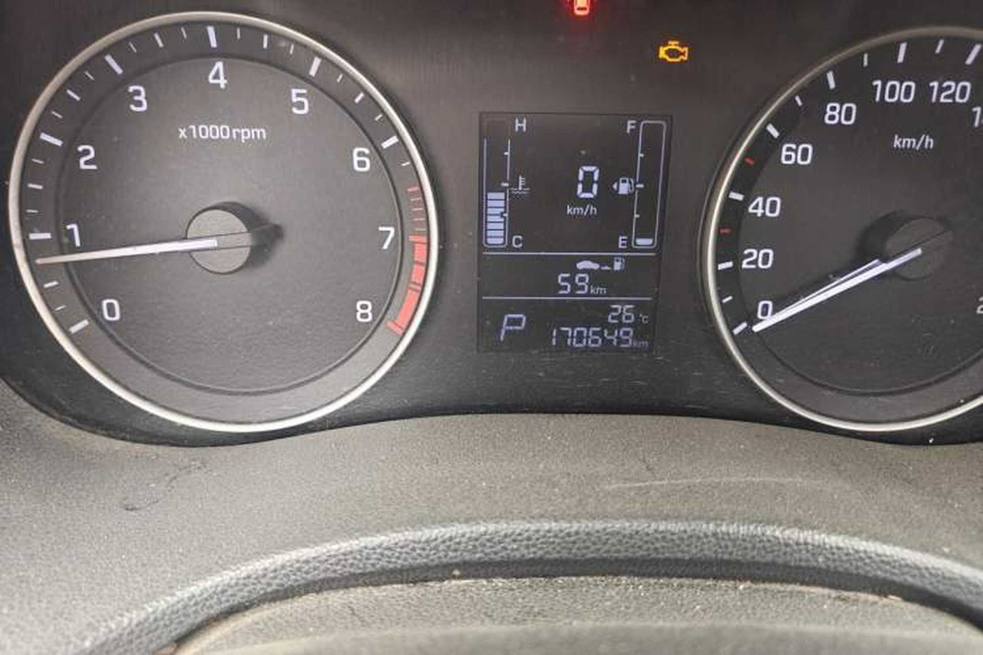 Used Hyundai ix25 2015 1.6L Automatic Two-Wheel Drive Smart GLS Trim Odometer Close Up