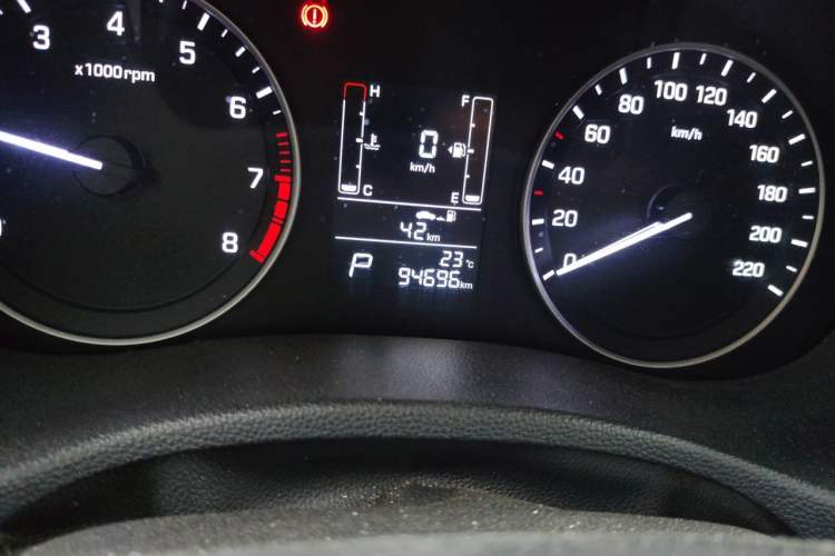 Used Hyundai ix25 2015 1.6L Automatic Two-Wheel-Drive Deluxe DLX Model Odometer Close Up