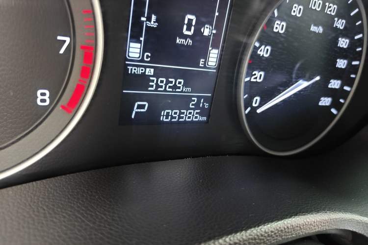 Used Hyundai ix25 2015 1.6L Automatic Two-Wheel Drive Smart GLS Trim Odometer Close Up
