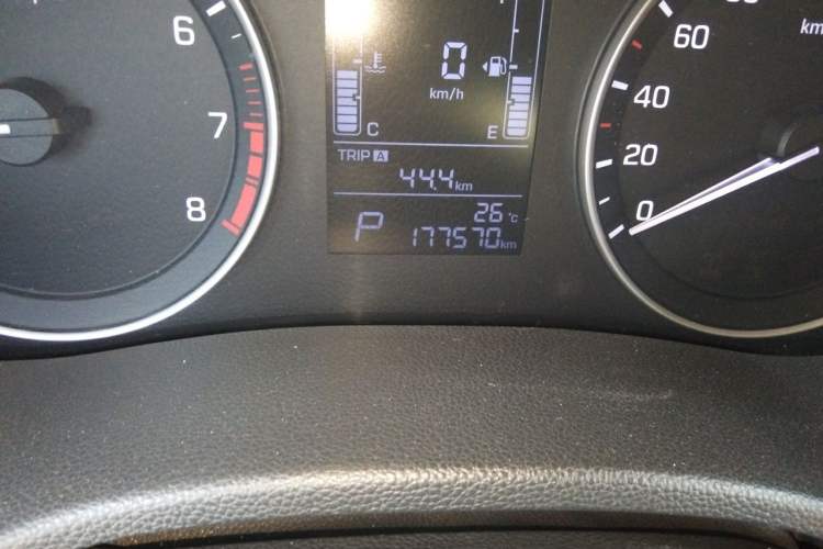 Used Hyundai ix25 2015 1.6L Automatic Two-Wheel Drive Smart GLS Trim Odometer Close Up
