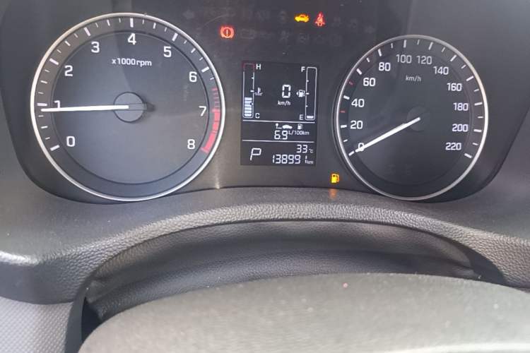 Used Hyundai ix25 2015 1.6L Automatic Two-Wheel Drive Smart GLS Trim Odometer Close Up