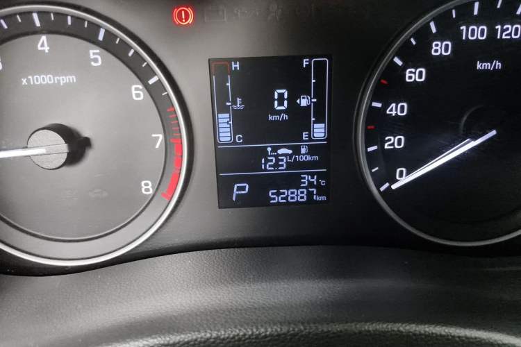 Used Hyundai ix25 2015 1.6L Automatic Two-Wheel Drive Smart GLS Trim Odometer Close Up