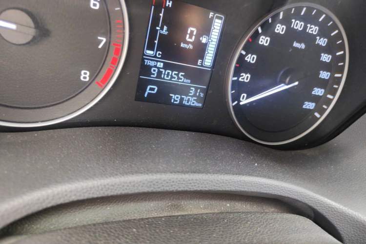 Used Hyundai ix25 2015 1.6L Automatic Two-Wheel-Drive Deluxe DLX Model Odometer Close Up