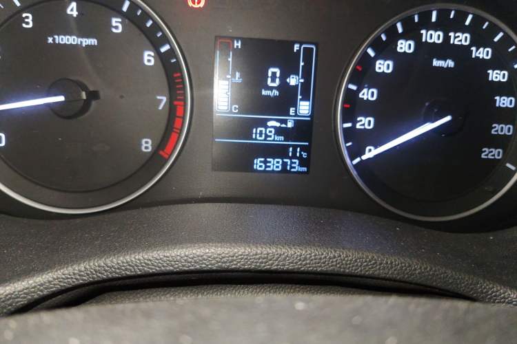 Used Hyundai ix25 2015 1.6L Manual Two-Wheel Drive Fashionable GS Model Odometer Close Up