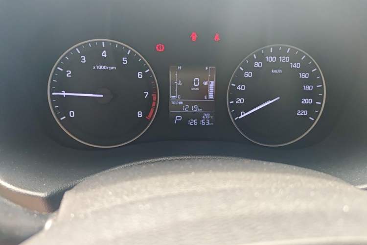 Used Hyundai ix25 2015 1.6L Automatic Two-Wheel Drive Smart GLS Trim Odometer Close Up
