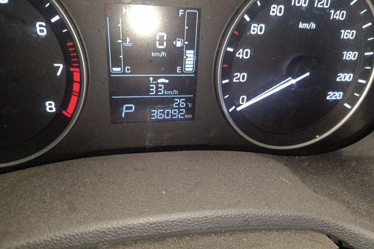 Used Hyundai ix25 2015 1.6L Automatic Two-Wheel Drive Smart GLS Trim Odometer Close Up
