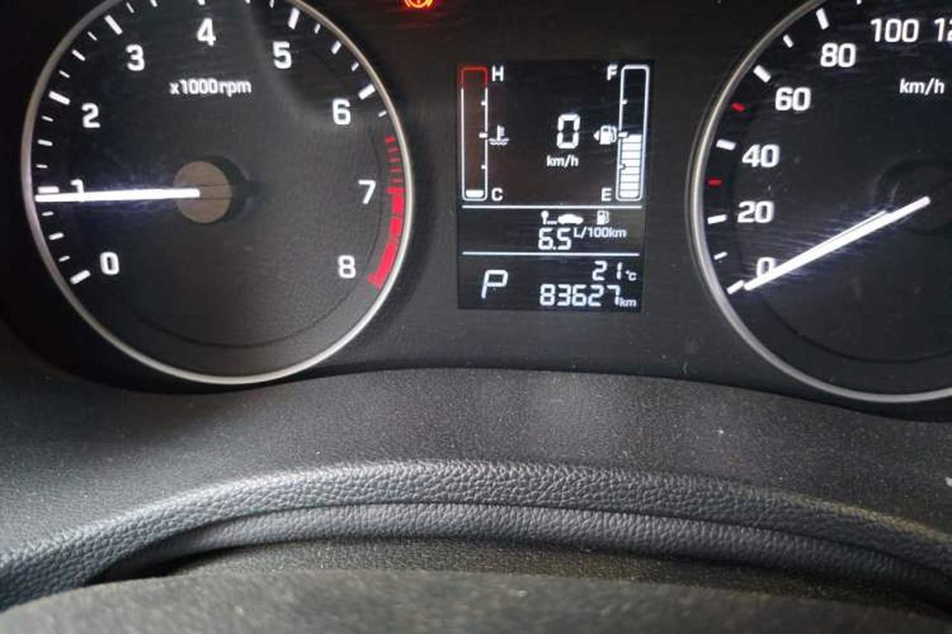 Used Hyundai ix25 2015 1.6L Automatic Two-Wheel Drive Smart GLS Trim Odometer Close Up