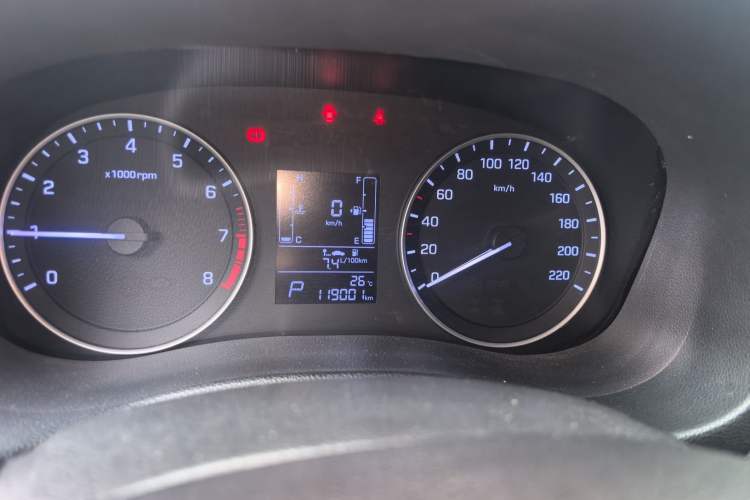 Used Hyundai ix25 2015 1.6L Automatic Two-Wheel-Drive Deluxe DLX Model Odometer Close Up