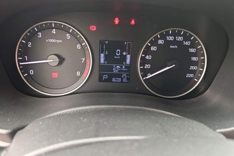 Used Hyundai ix25 2015 1.6L Automatic Two-Wheel Drive Smart GLS Trim Odometer Close Up