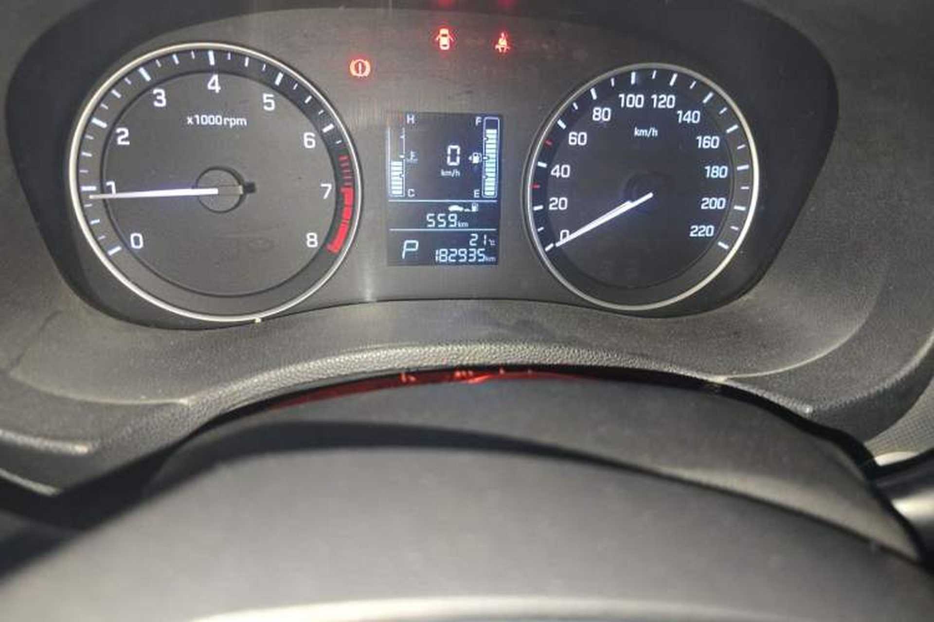 Used Hyundai ix25 2015 1.6L Automatic Two-Wheel Drive Smart GLS Trim Odometer Close Up