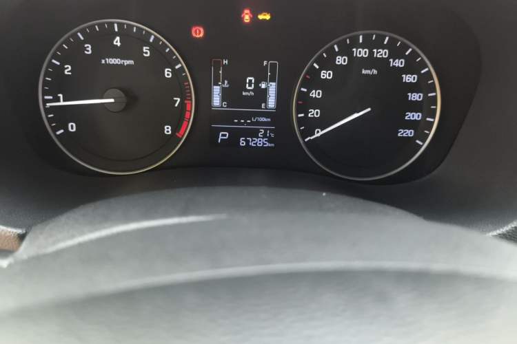 Used Hyundai ix25 2015 1.6L Automatic Two-Wheel Drive Smart GLS Trim Odometer Close Up