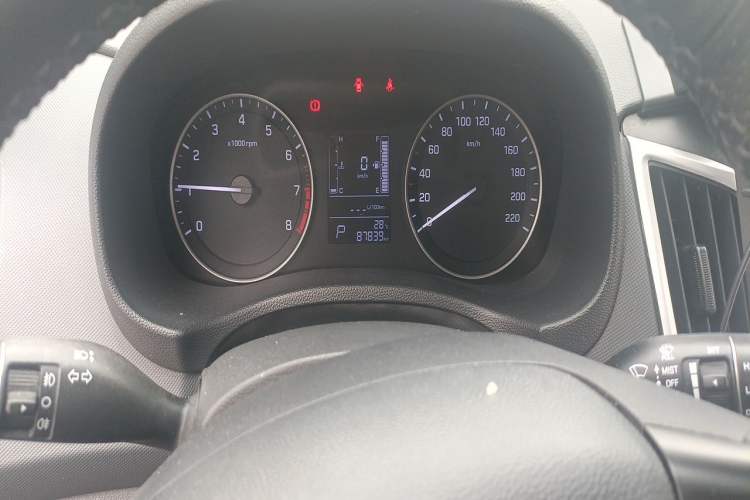 Used Hyundai ix25 2015 1.6L Automatic Two-Wheel Drive Fashionable GS Model Odometer Close Up