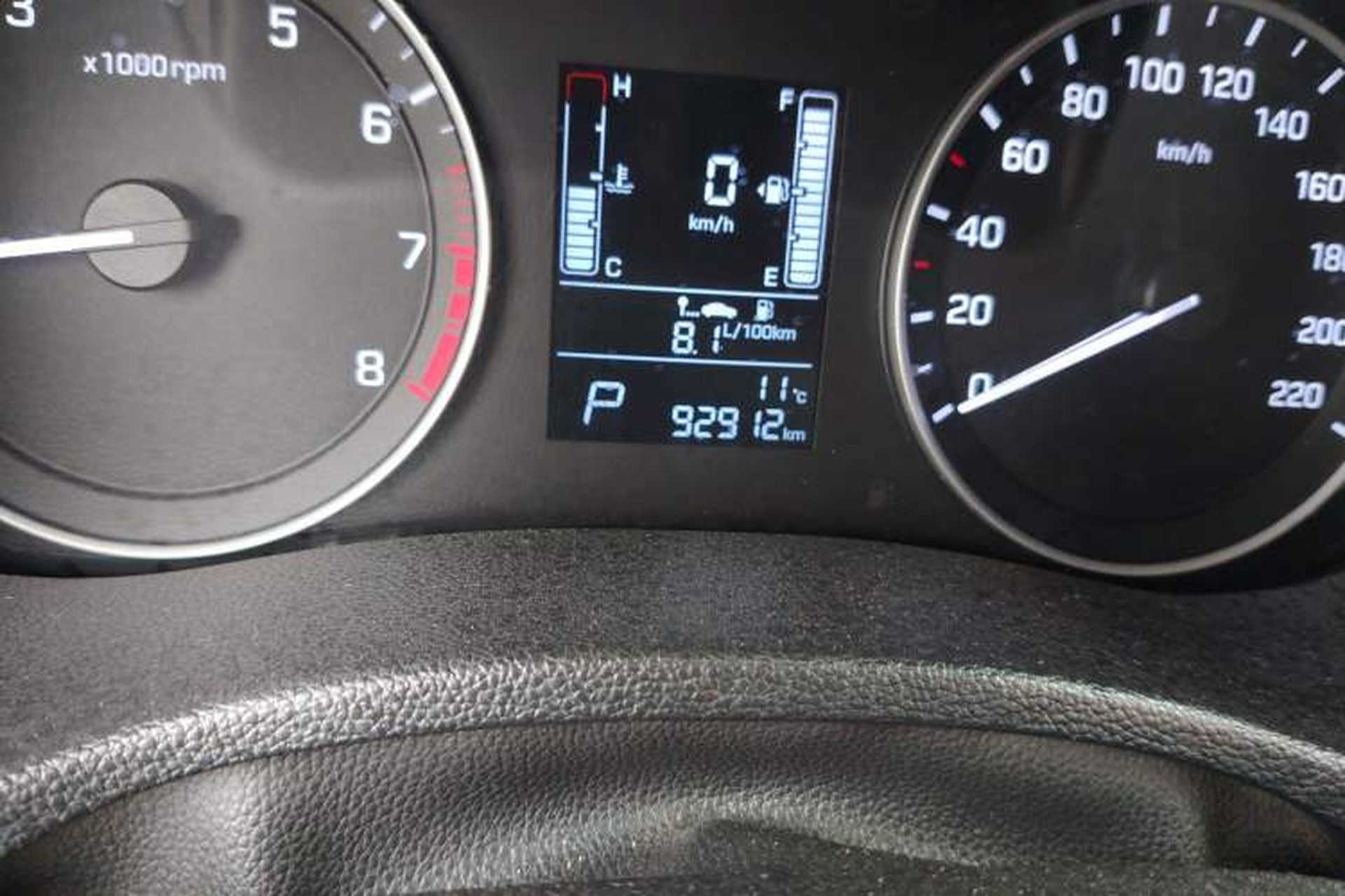 Used Hyundai ix25 2015 1.6L Automatic Two-Wheel Drive Smart GLS Trim Odometer Close Up