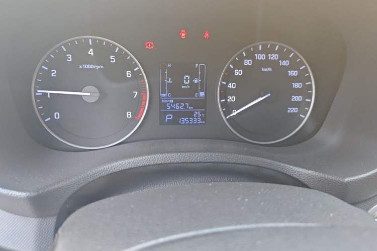 Used Hyundai ix25 2015 1.6L Automatic Two-Wheel-Drive Deluxe DLX Model Odometer Close Up